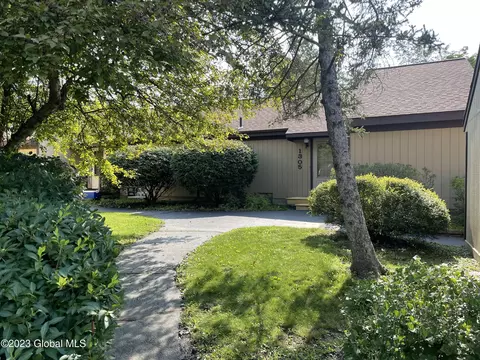 1305 Huntington Ct, East Greenbush, NY 12061