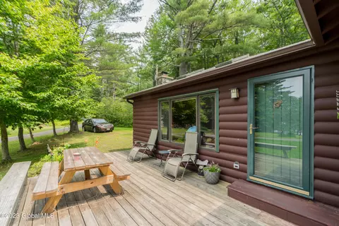 15 Wamego Ln, Corinth, NY 12822
