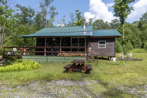 2017 Bleecker Benson Rd, Northampton, NY 12134
