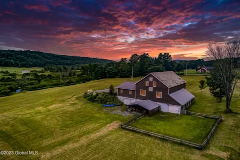 672 N Grimes Hill Rd, Granville, NY 12832