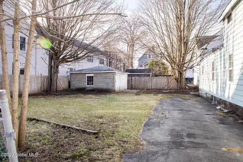 128 Washington St, Saratoga Springs, NY 12866