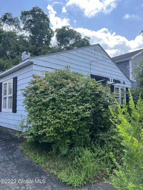 2036 Fiero Ave, Schenectady, NY 12303