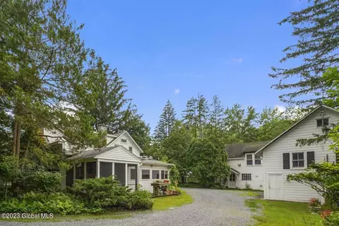 737 Feura Bush Rd, Delmar, NY 12054