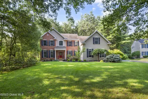 12 Tracey Ct, Clifton Park, NY 12065