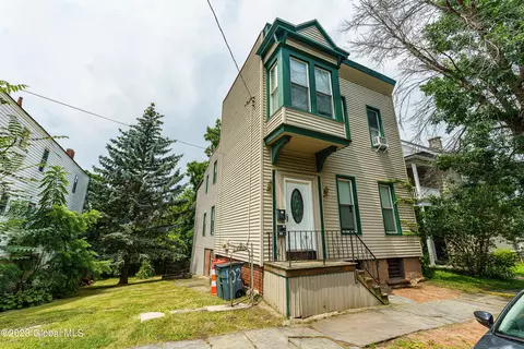 102 11th St, Troy, NY 12180