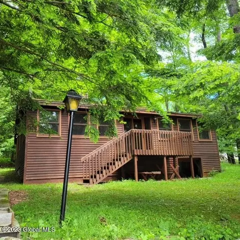 17 Benker School Way, Cropseyville, NY 12052