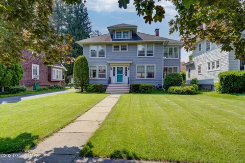 92 Oakland Ave, Gloversville, NY 12078