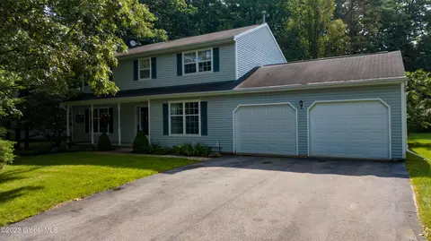 582 Acland Blvd, Ballston Spa, NY 12020
