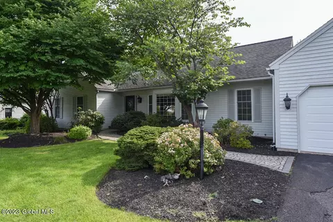 29 St Agnes Ln, Loudonville, NY 12211