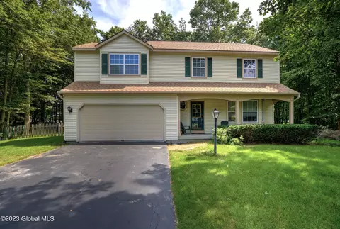 3 Tuckaway Mdws, Ballston Lake, NY 12019