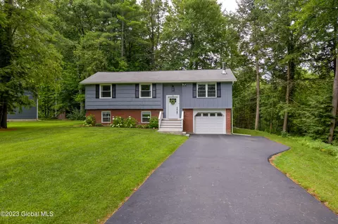 10 Margaret Dr, Gansevoort, NY 12831