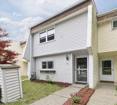 21 Tenandaho Ln, Mechanicville, NY 12118