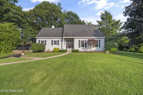 6 Spyglass Hl, Menands, NY 12204
