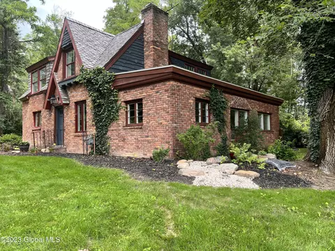 4205 Consaul Rd, Schenectady, NY 12304