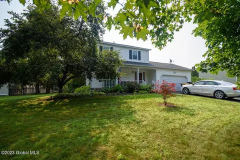 1127 Laural Ln, Malta, NY 12020