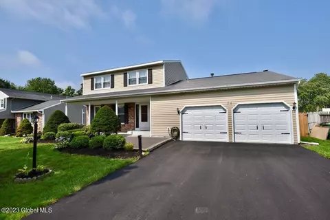 34 Willoughby Dr, Albany, NY 12205