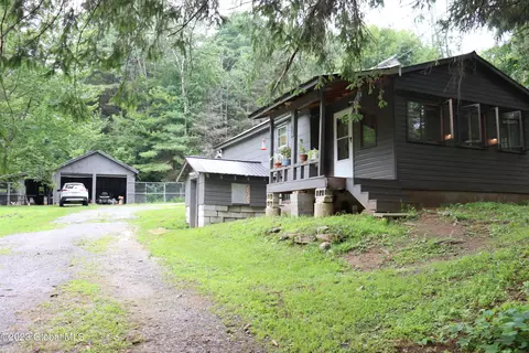 214 Lake Desolation Rd, Middle Grove, NY 12850