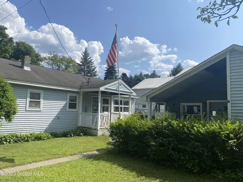 35 Warren St, Warrensburg, NY 12885