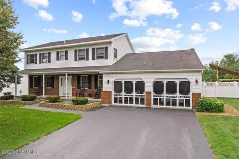14 Moccasin Bnd, Ballston Lake, NY 12019