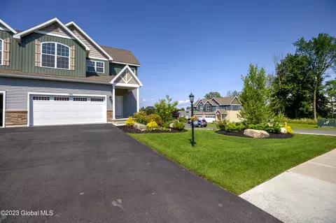 1502 Anthony St, Troy, NY 12180