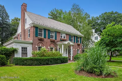 5 Westover Rd, Troy, NY 12180