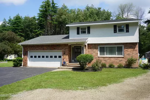 34 Forest Rd, Burnt Hills, NY 12027