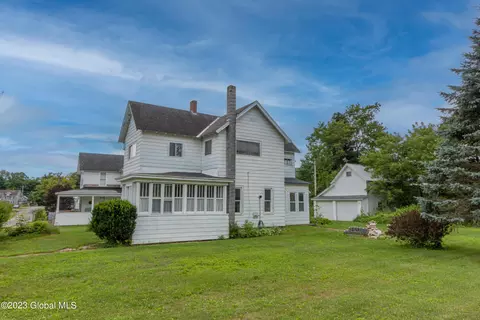 12 Green St, Mayfield, NY 12117