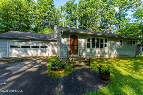 89 Snake Hill Rd, Averill Park, NY 12018