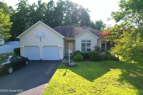 16 Whitney Rd S, Saratoga Springs, NY 12866