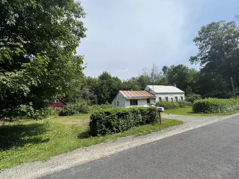 5469 Parkis Mills Rd, Galway, NY 12074