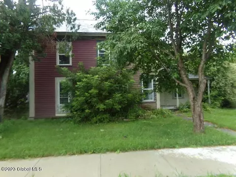 28 Vale St, Salem, NY 12865
