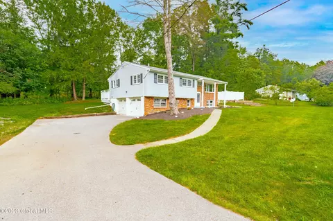 82 Edgewood Dr, Averill Park, NY 12018