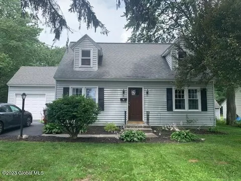 10 Williams Park Rd, Loudonville, NY 12211