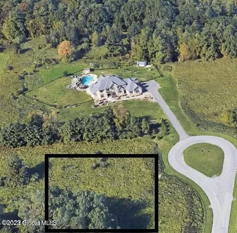 34 Capricorn Ln, Delmar, NY 12054