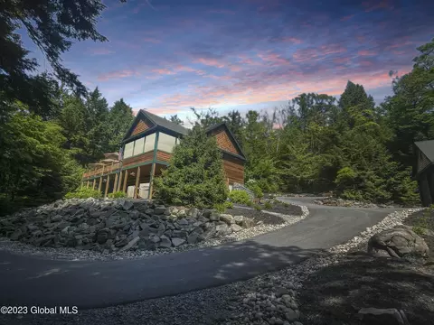 43 Deer Creek Rd, Diamond Point, NY 12824