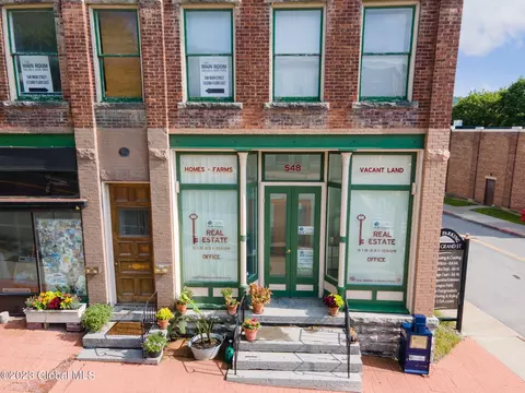 548 E Main St, Cobleskill, NY 12043 photo 3
