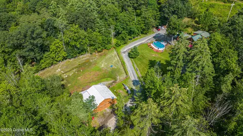 24 Stewart Ln, Averill Park, NY 12018
