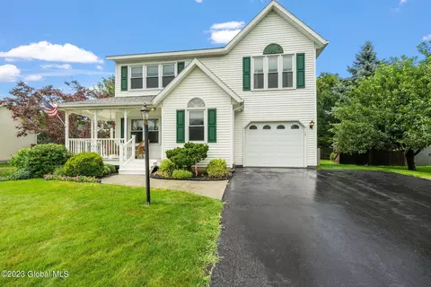 10 Cimarron Way, Latham, NY 12110