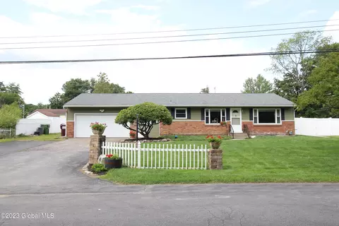 10 Florence Dr, Milton, NY 12020