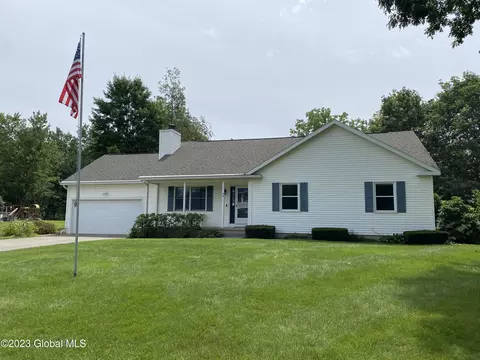 44 Maple Dr, Queensbury, NY 12804