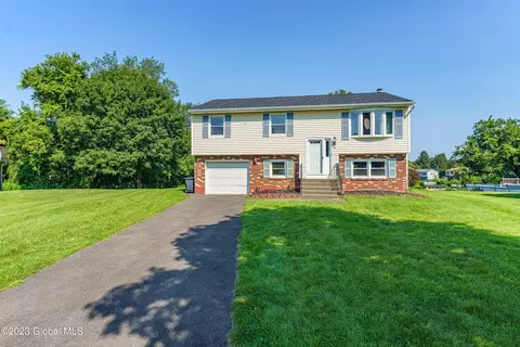 11 Andree Ct, Schenectady, NY 12309