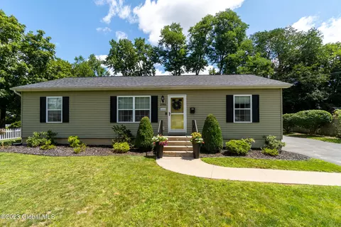 2046 Ferguson St, Schenectady, NY 12303