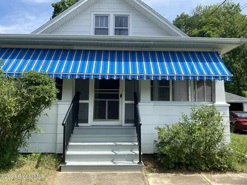 145 Guideboard Rd, Waterford, NY 12188