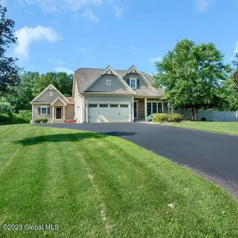 5 Prospect Point Ln, Clifton Park, NY 12065