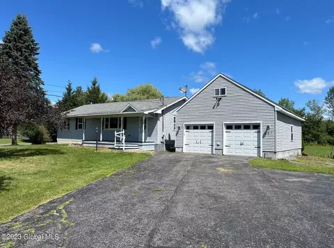 387 Stairs Rd, Amsterdam, NY 12010