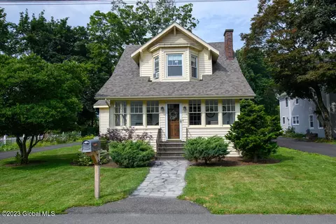 63 Babcock Ter, Selkirk, NY 12158