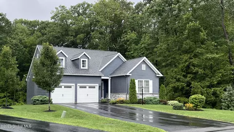 35 Linden Park Dr, Clifton Park, NY 12065