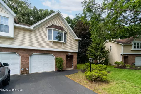3027 Squire Blvd, Slingerlands, NY 12159