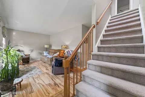 9 Bernard Place Pl, Glenmont, NY 12077 photo 9