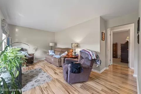 9 Bernard Place Pl, Glenmont, NY 12077 photo 8